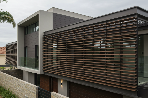 Fachadas com Brises em Lambril